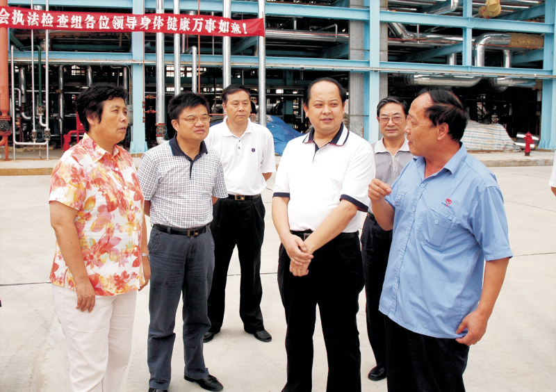 2008年9月10日，湖北省人大常委副主任蔣大國來公司，對公司《勞動合同法》實施情況進行檢查